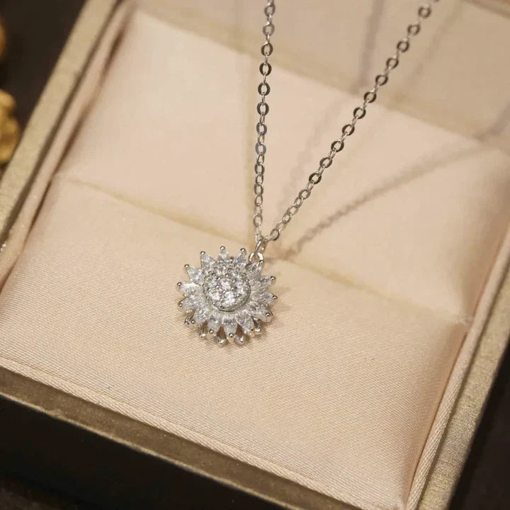 Fortuna Stellaris Necklace Gold