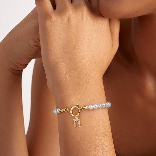 Auden Clé Letter Bracelet Gold